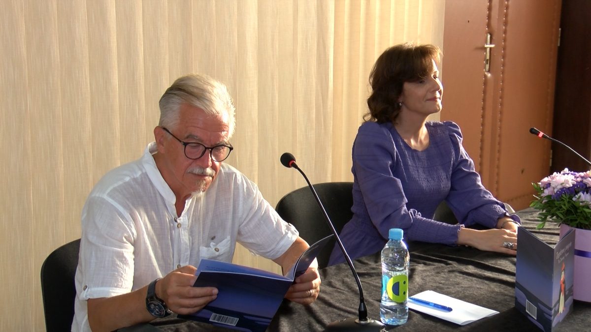LIDIJA SEJDINOVIĆ PROMOVISALA DVOJEZIČNU SLIKOVNICU „RASPLESANI PINGVIN“
