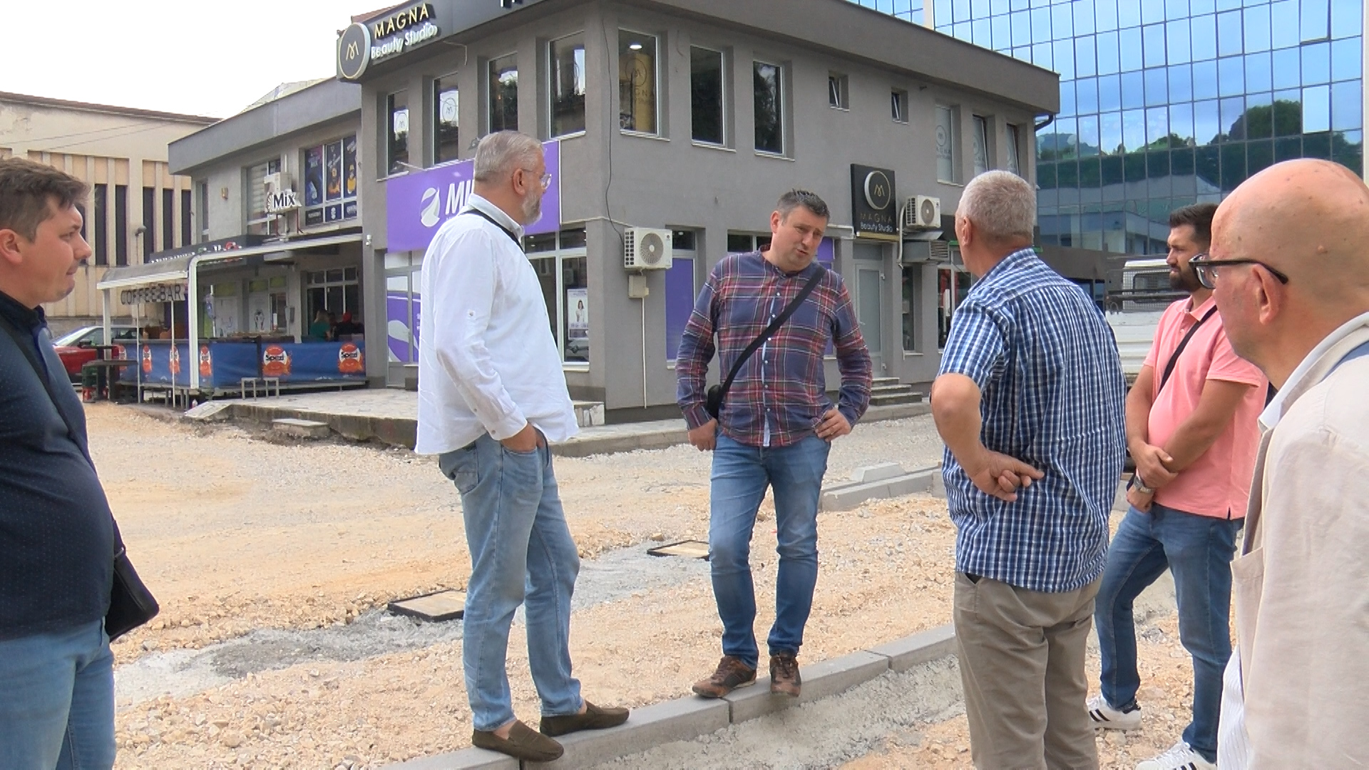 RADOVI NA IZGRADNJI AUTOBUSKOG STAJALIŠTA U DVORIŠTU OŠ “MIRSAD PRNJAVORAC TEKU PLANIRANOM DINAMIKOM