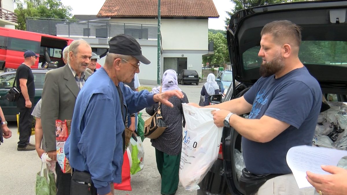 OMLADINSKO UDRUŽENJE “TEMPO” ORGANIZOVALO PODJELU KURBANSKOG MESA