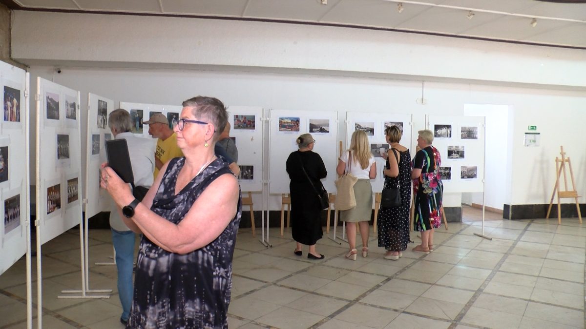 UDRUŽENJE „VOGOŠĆANI“ ORGANIZOVALO IZLOŽBU POD NAZIVOM “VOGOŠĆA KROZ OBJEKTIV VREMENA“