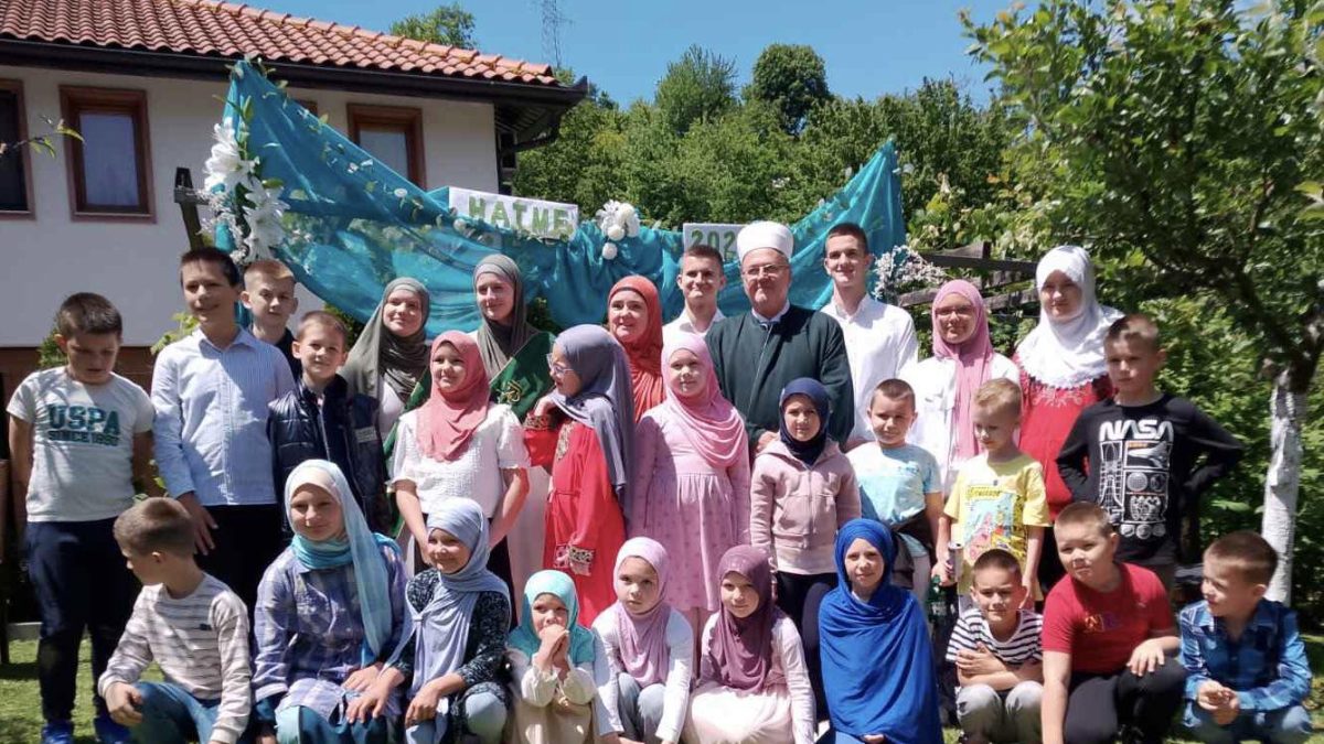 POLAZNICI MEKTEBSKE NASTAVE U DŽEMATU UGORSKO USPJEŠNO ZAVRŠILI HATMU
