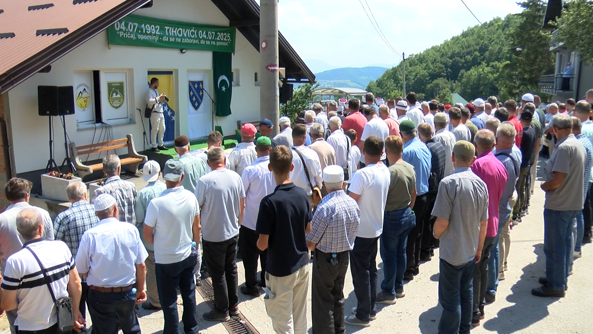 NA ŠEHIDSKOM MEZARJU TIHOVIĆI OBAVLJENA ZAJEDNIČKA DŽENAZA I UKOP ZA 11 NEDUŽNO UBIJENIH MJEŠTANA TIHOVIĆA