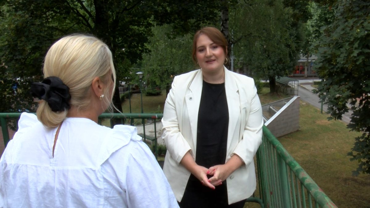 INDIRA SULJIĆ – MURATOVIĆ: IAKO SAM BILA MALA, SJEĆAM SE RATA U SREBRENICI