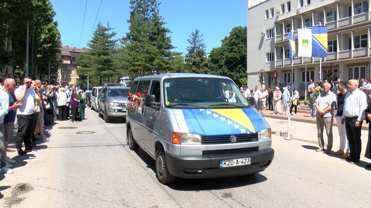 VOGOŠĆANI ODALI POČAST NEVINO UBIJENIM MJEŠTANIMA NASELJA TIHOVIĆI