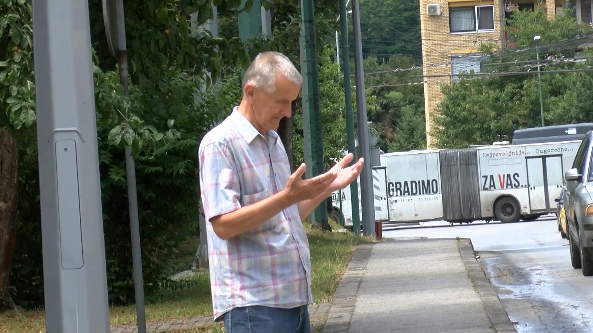 ZVUCIMA SIRENE VOGOŠĆANI ODALI POČAST ŽRTVAMA GENOCIDA U SREBRENICI