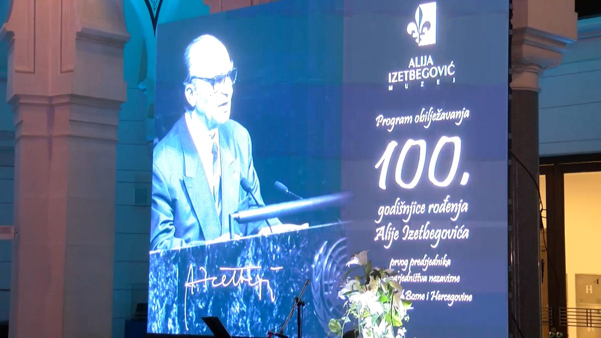 U SARAJEVU UPRILIČEN SVEČANI PROGRAM POVODOM OBILJEŽAVANJA STOTE GODIŠNJICE ROĐENJA ALIJE IZETBEGOVIĆA