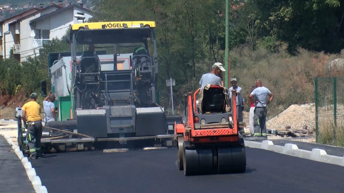 OTPOČELI RADOVI NA ASFALTIRANJU U ULICI RAMIZA ALIĆA