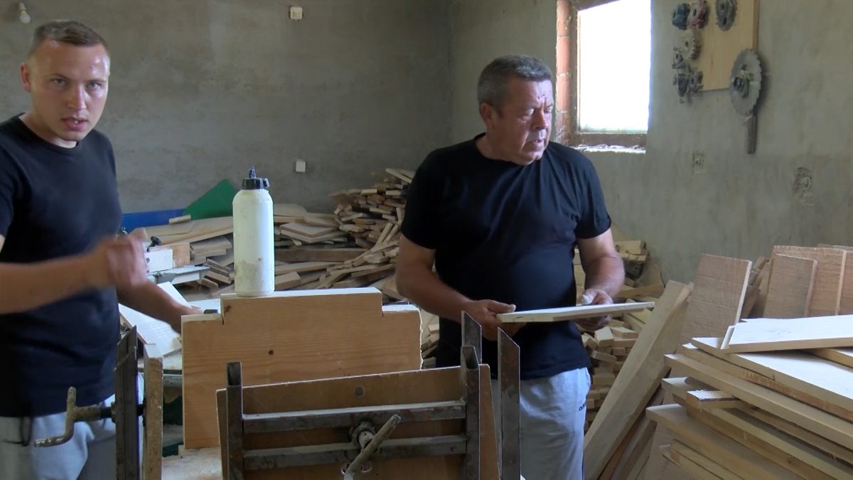 FADIL LOJIĆ I NJEGOV SIN ADNAN IZRAĐUJU KOŠNICE VISOKOG KVALITETA