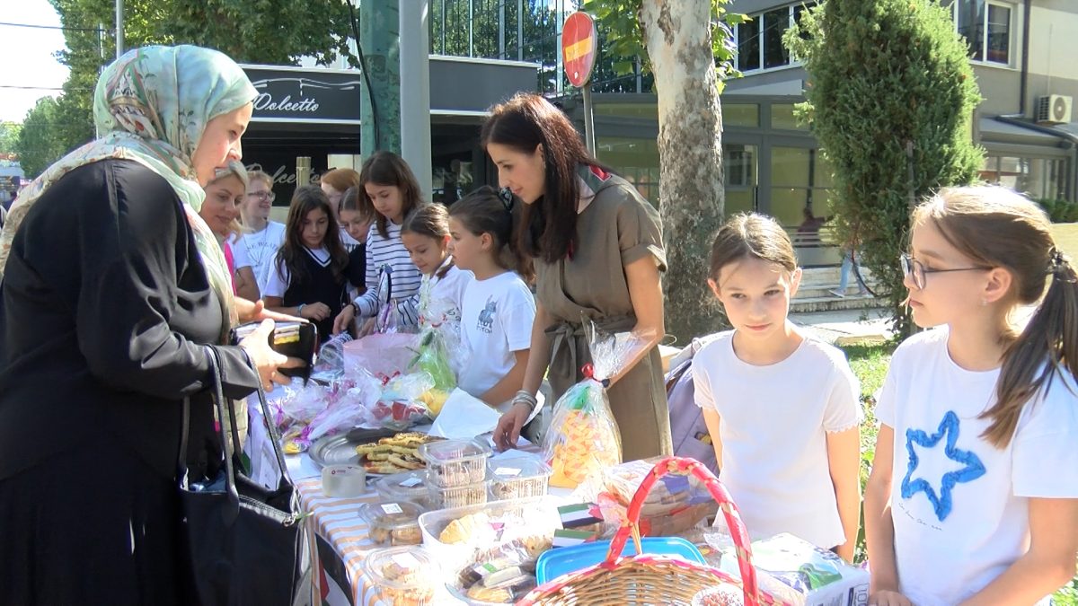 UČENICI V-1 RAZREDA OSNOVNE ŠKOLE “ZAHID BARUČIJA”  ORGANIZOVALI HUMANITARNI BAZAR POD MOTOM: “MALI KORACI DOBROTE ZA VELIKA SRCA U GAZI”