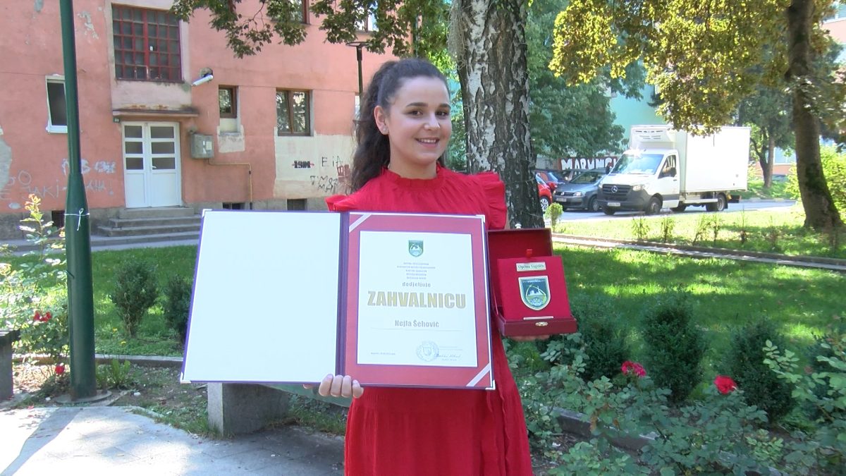 NEJLA ŠEHOVIĆ DOBITNICA ZAHVALNICE OPĆINE VOGOŠĆA