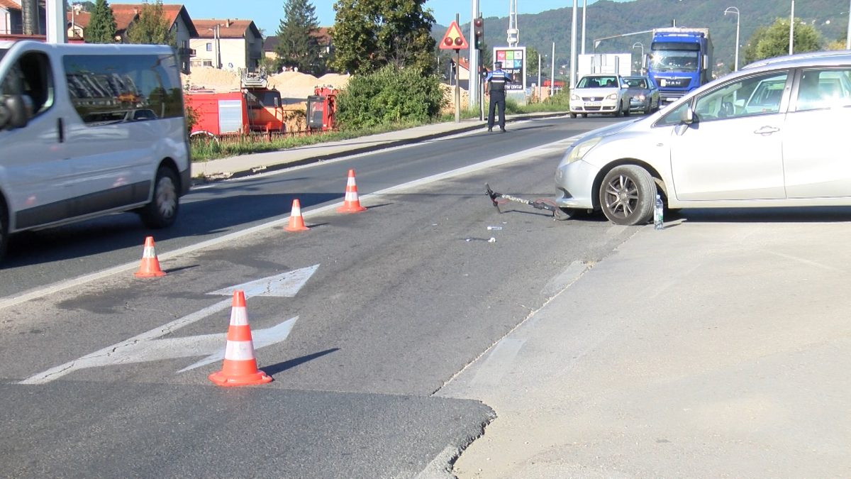 NA DIJELU MAGISTRALNOG PUTA M-18 U ul. IGMANSKA SUDAR MOTORNOG VOZILA I ELEKTRIČNOG ROMOBILA