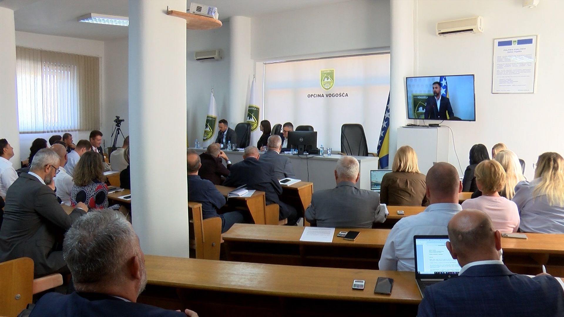 ODRŽANA 10. REDOVNA SJEDNICA OPĆINSKOG VIJEĆA VOGOŠĆA – OPĆINA VOGOŠĆA TRAŽI OD NADLEŽNIH HITNU REAKCIJU PO PITANJU GRIJANJA