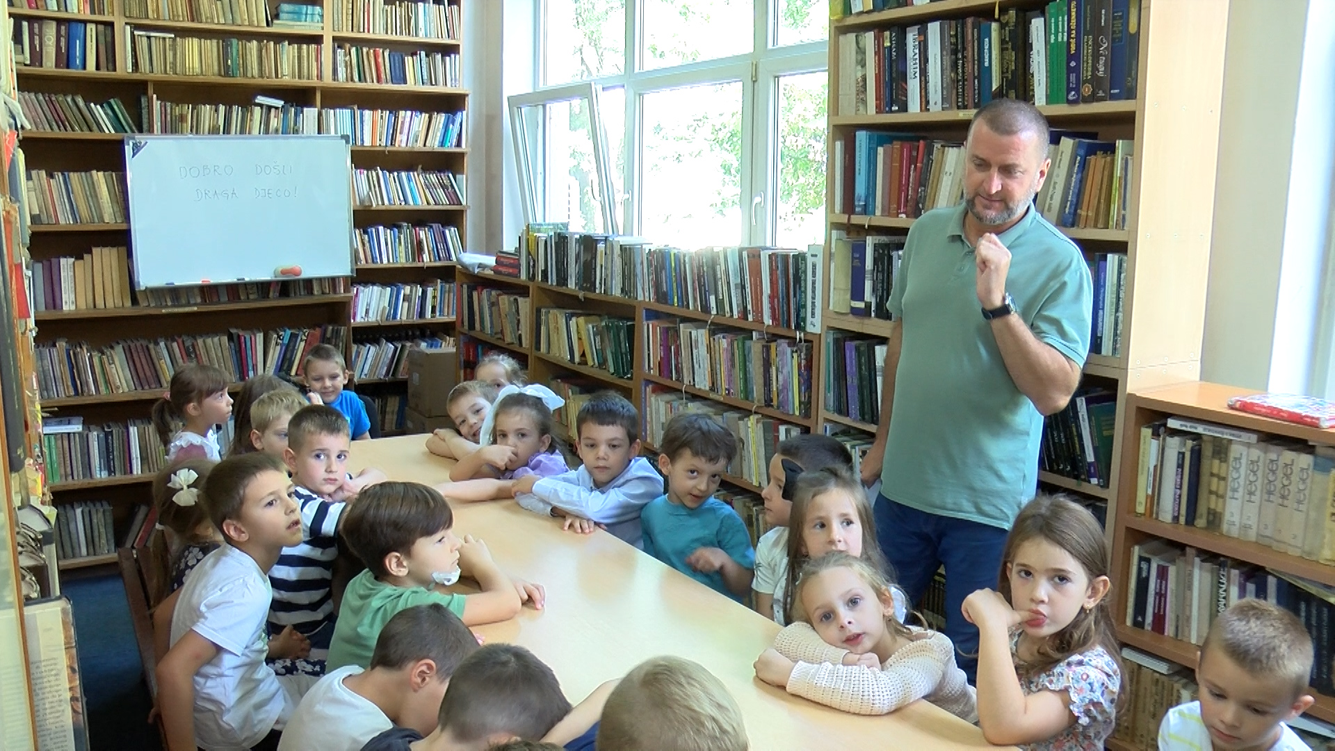 POVODOM DANA PISMENOSTI I NAŠI NAJMLAĐI POSJETILI VOGOŠĆANSKU BIBLIOTEKU