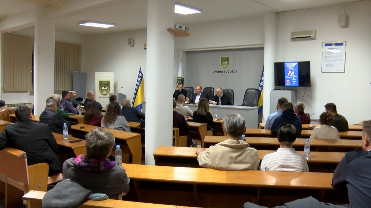 ODRŽANA PANEL DISKUSIJA MLADIH ANTIFAŠISTA U VOGOŠĆI