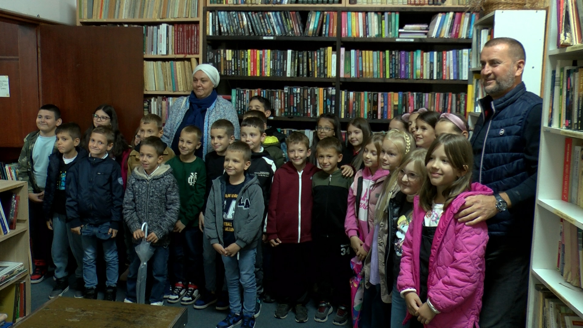 OKTOBAR MJESEC KNJIGE – UČENICI OŠ “MIRSAD PRNJAVORAC” POSJETILI BIBLIOTEKU JU KSC VOGOŠĆA