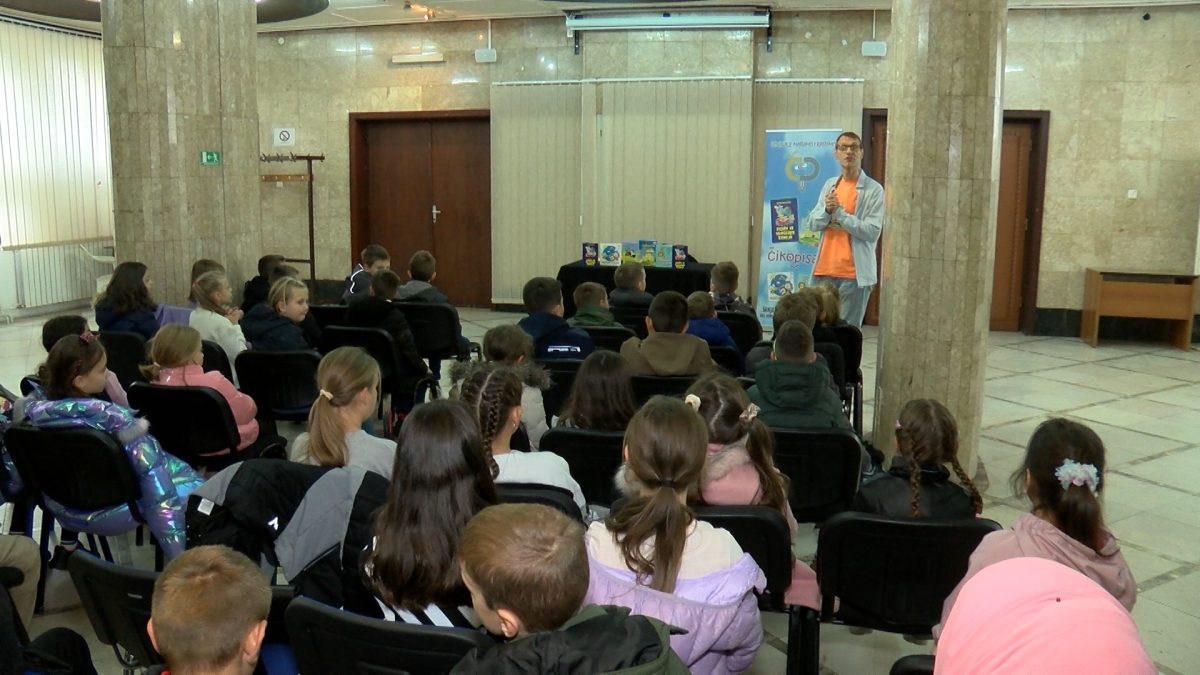 U OKVIRU DJEČIJE NEDJELJE UPRILIČENO DRUŽENJE SA VOGOŠĆANSKIM PISCEM ELVIROM HALILOVIĆEM