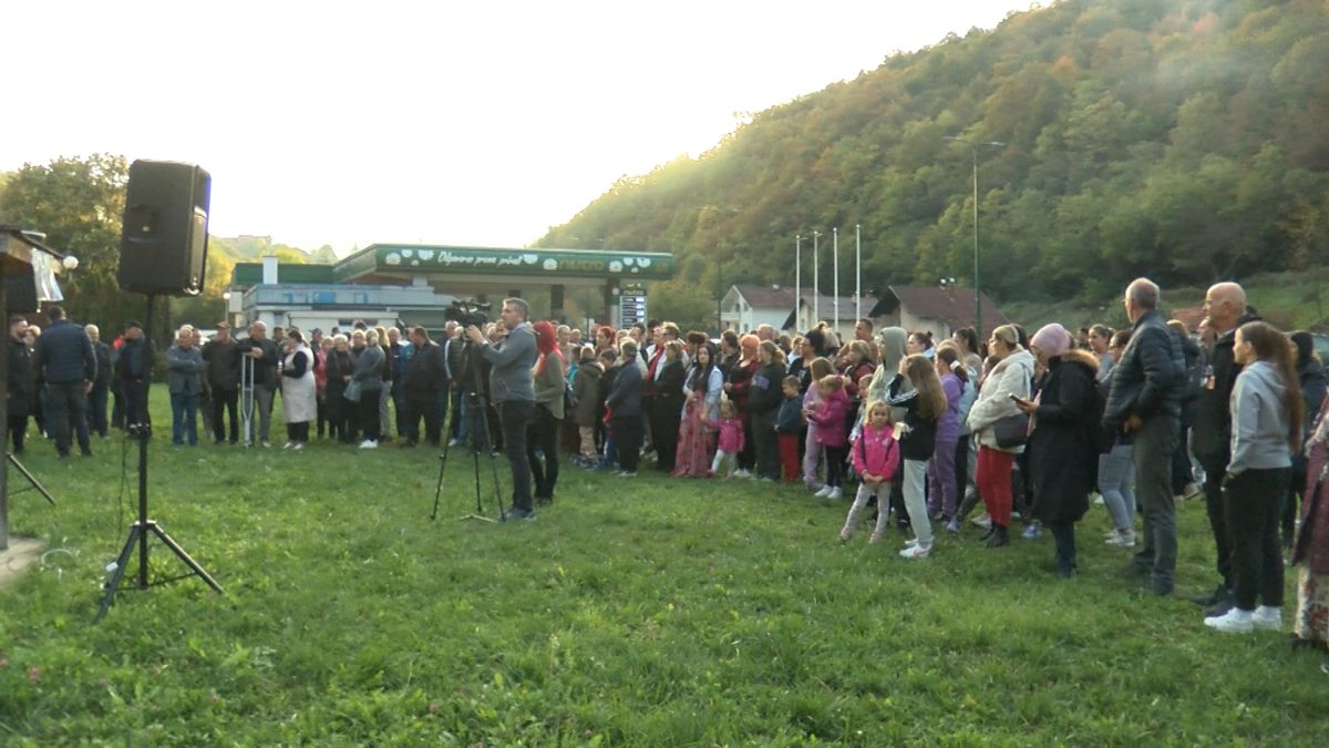 VOGOŠĆANI  OKUPLJANJEM U SEMIZOVCU ODALI POČAST LEGENDARNOM HALIDU BEŠLIĆU