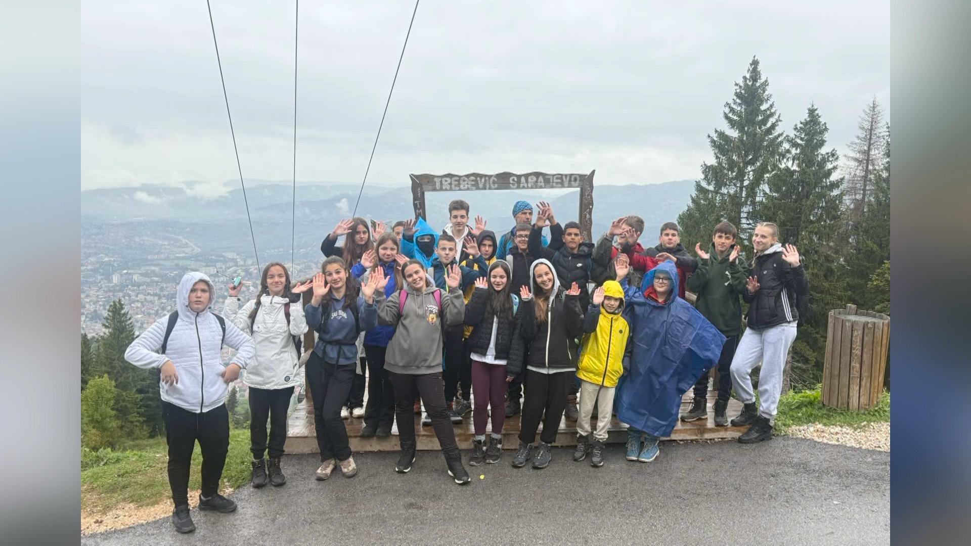 UČENICI OŠ „MIRSAD PRNJAVORAC“ UČESTVUJU U „ŠKOLI PLANINARSTVA“: POSJETILI IGMAN I TREBEVIĆ