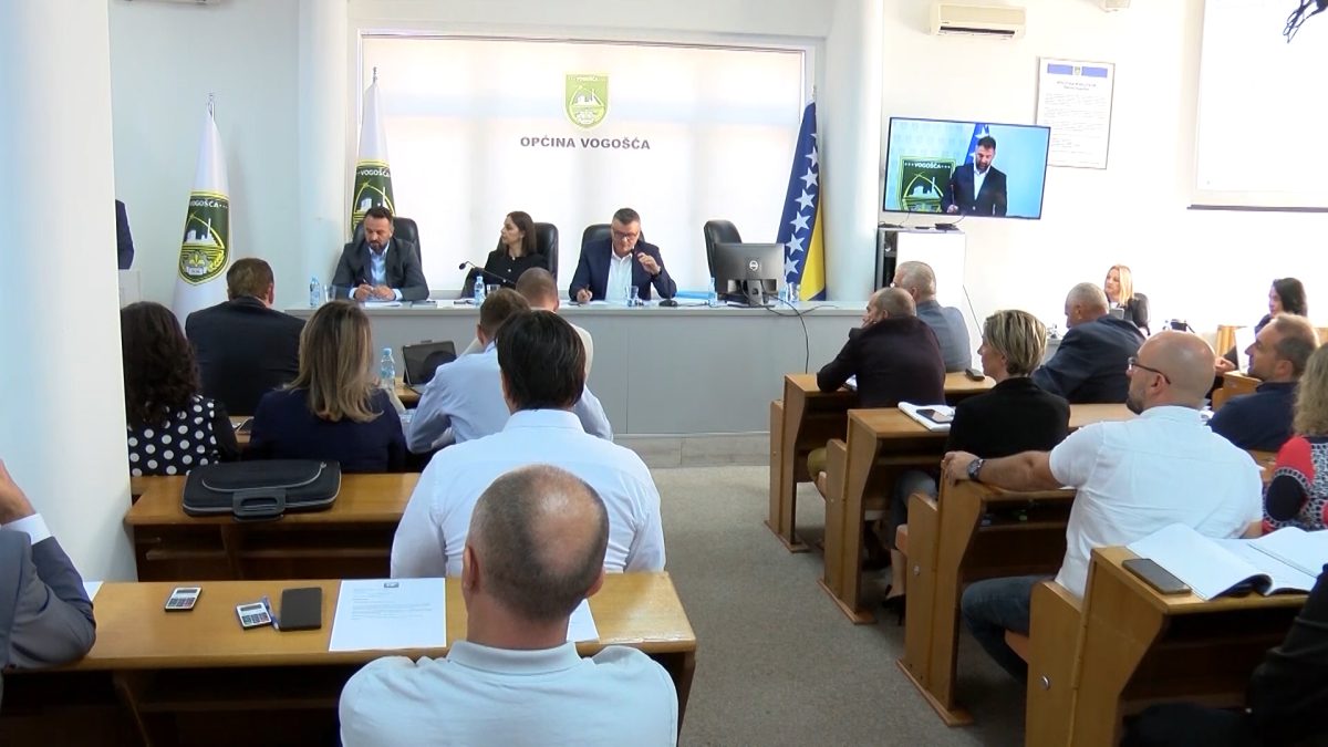 SUTRA TEMATSKA SJEDNICA OPĆINSKOG VIJEĆA NA TEMU PROBLEMA GRIJANJA U VOGOŠĆI