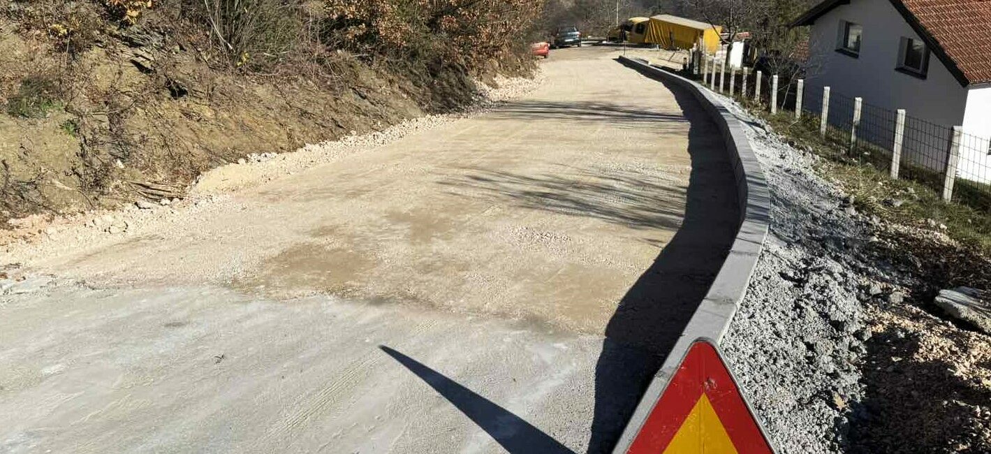 OTPOČINJE ASFALTIRANJE DIJELA ULICE LJETOVIK