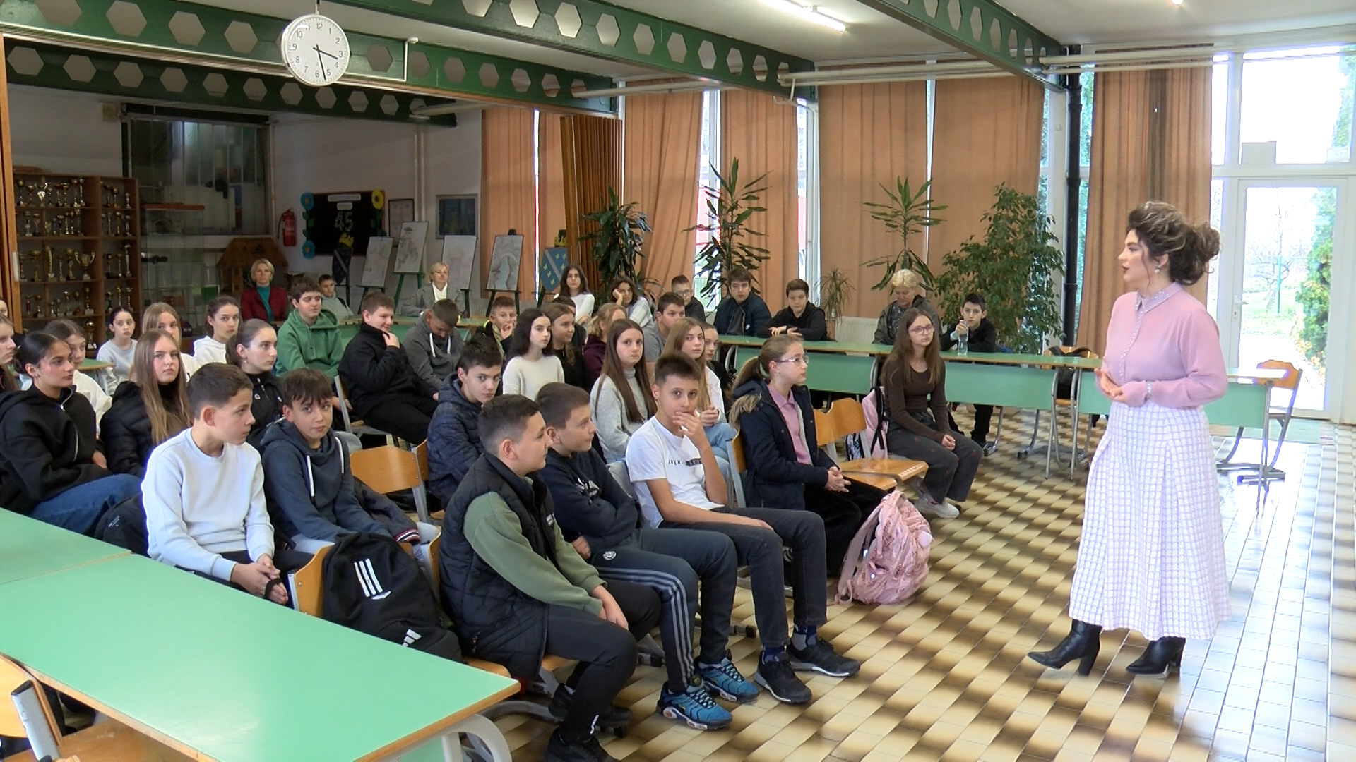 U OKVIRU PROJEKTA “VOLONTIRANJE JE COOL” U OŠ “IZET ŠABIĆ” ODRŽANA EDUKATIVNA RADIONICA