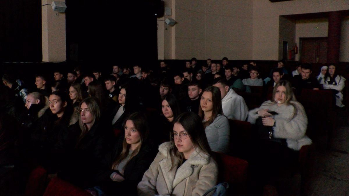 VOGOŠĆANSKI SREDNJOŠKOLCI PRISUSTVOVALI PROJEKCIJI FILMA “ZMAJ OD BOSNE”