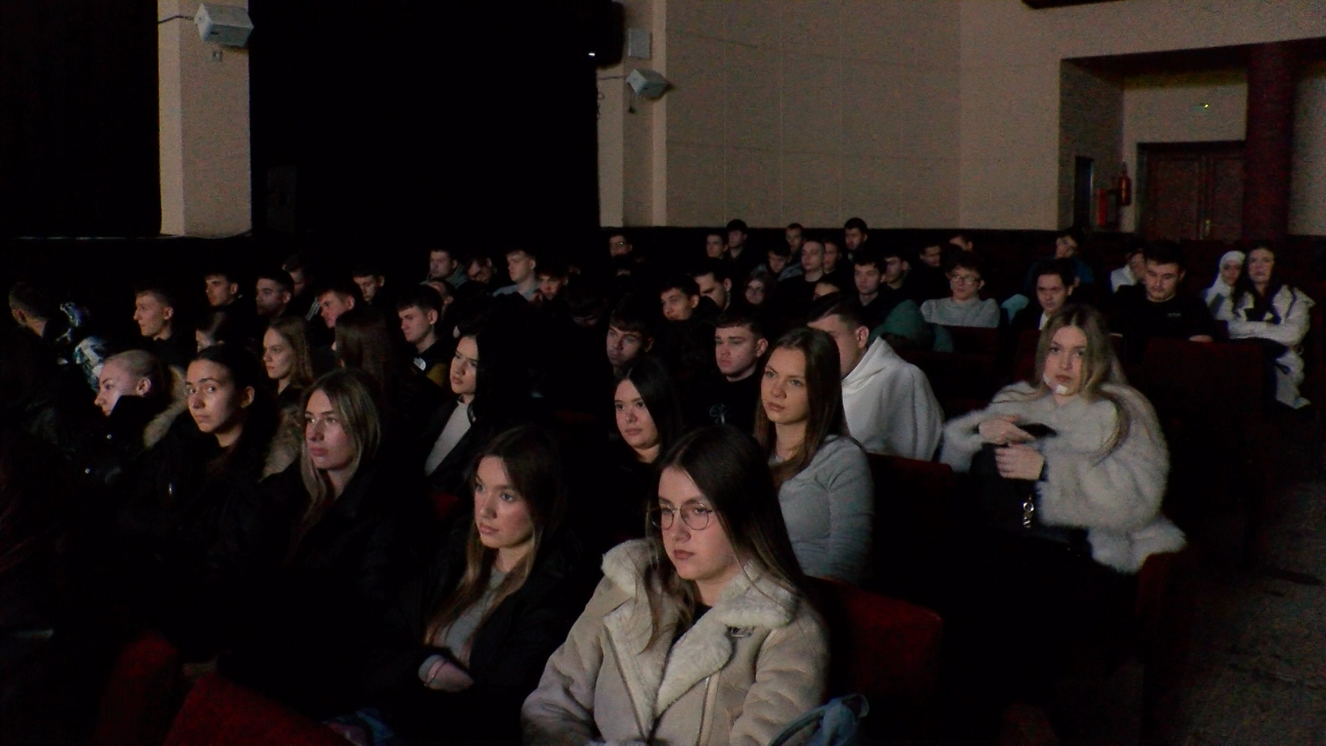 VOGOŠĆANSKI SREDNJOŠKOLCI PRISUSTVOVALI PROJEKCIJI FILMA “ZMAJ OD BOSNE”