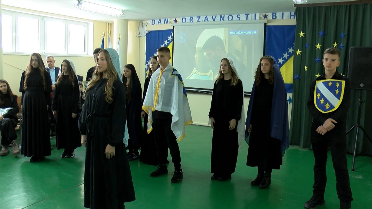OŠ „MIRSAD PRNJAVORAC“: ODRŽANA PRIREDBA U POVODU DANA DRŽAVNOSTI BIH