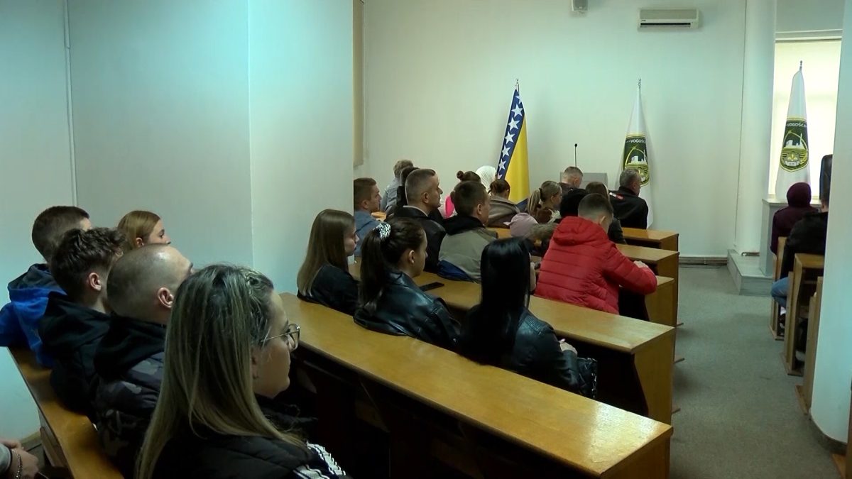 JAVNI POZIV ZA STIPENDIRANJE UČENIKA I STUDENATA U ŠKOLSKOJ/AKADEMSKOJ 2025./2026.GODINI