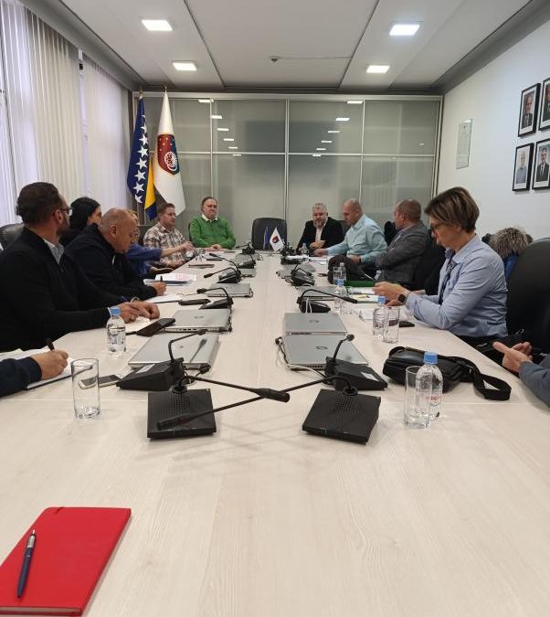 MINISTARSTVO KOMUNALNE PRIVREDE, INFRASTRUKTURE, PROSTORNOG UREĐENJA, GRAĐENJA I ZAŠTITE OKOLIŠA KS: PUŠTENO GRIJANJE JU KSC VOGOŠĆA ​