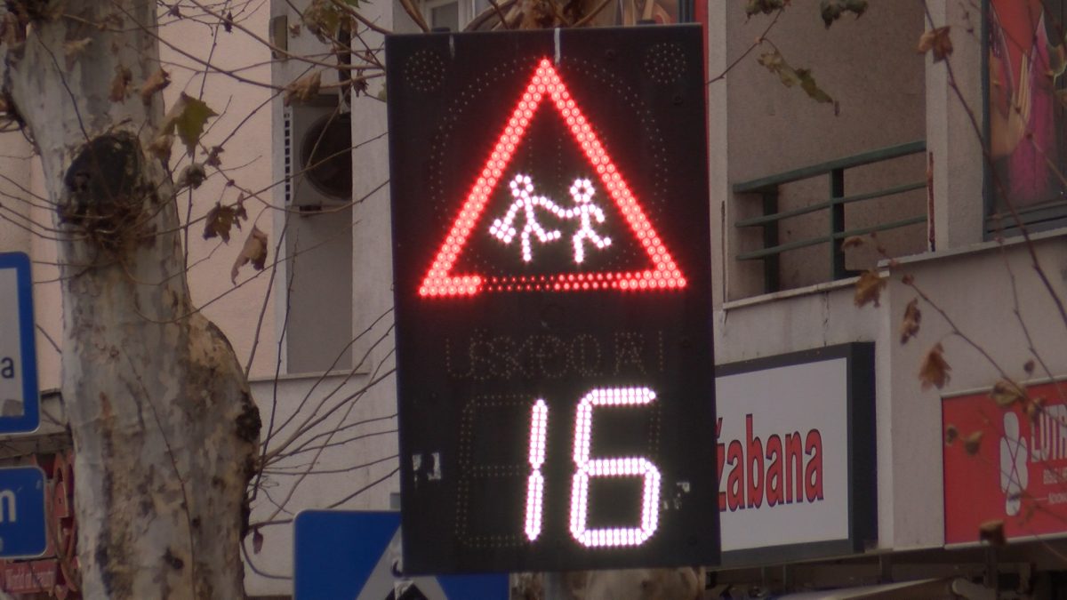 POJAČANE POLICIJSKE KONTROLE U BLIZINI ŠKOLA