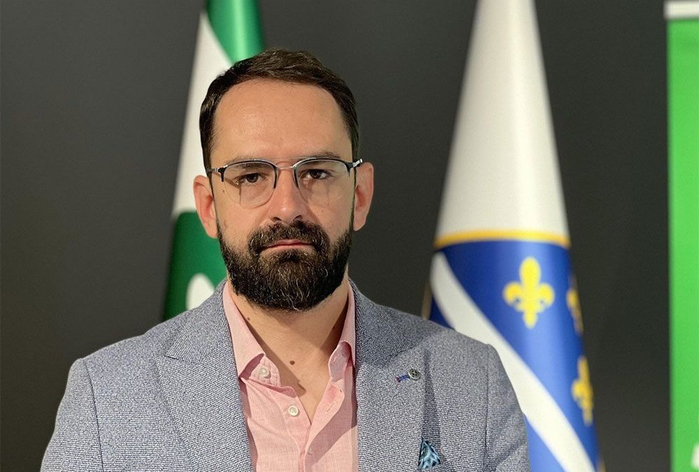 FARUK SELMANOVIĆ PODNIO INICIJATIVU: ŠKOLE U KS MORAJU OMOGUĆITI DŽUMA-NAMAZ UČENICIMA