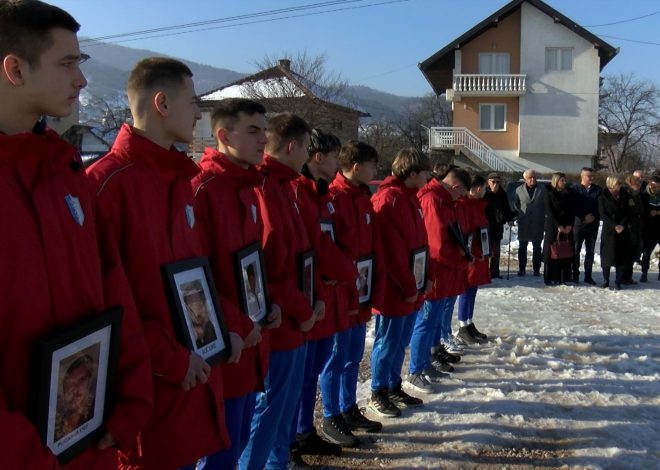 POLAGANJEM CVIJEĆA NA STADIONU NK “OZREN” POČELA MANIFESTACIJA “11 ZLATNIH”