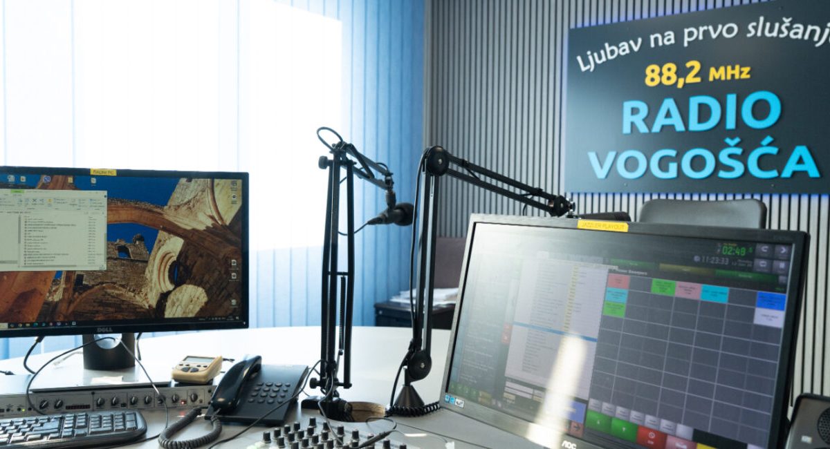 IZ BUDŽETA OPĆINE OBNOVLJENE PROSTORIJE RADIJA VOGOŠĆA