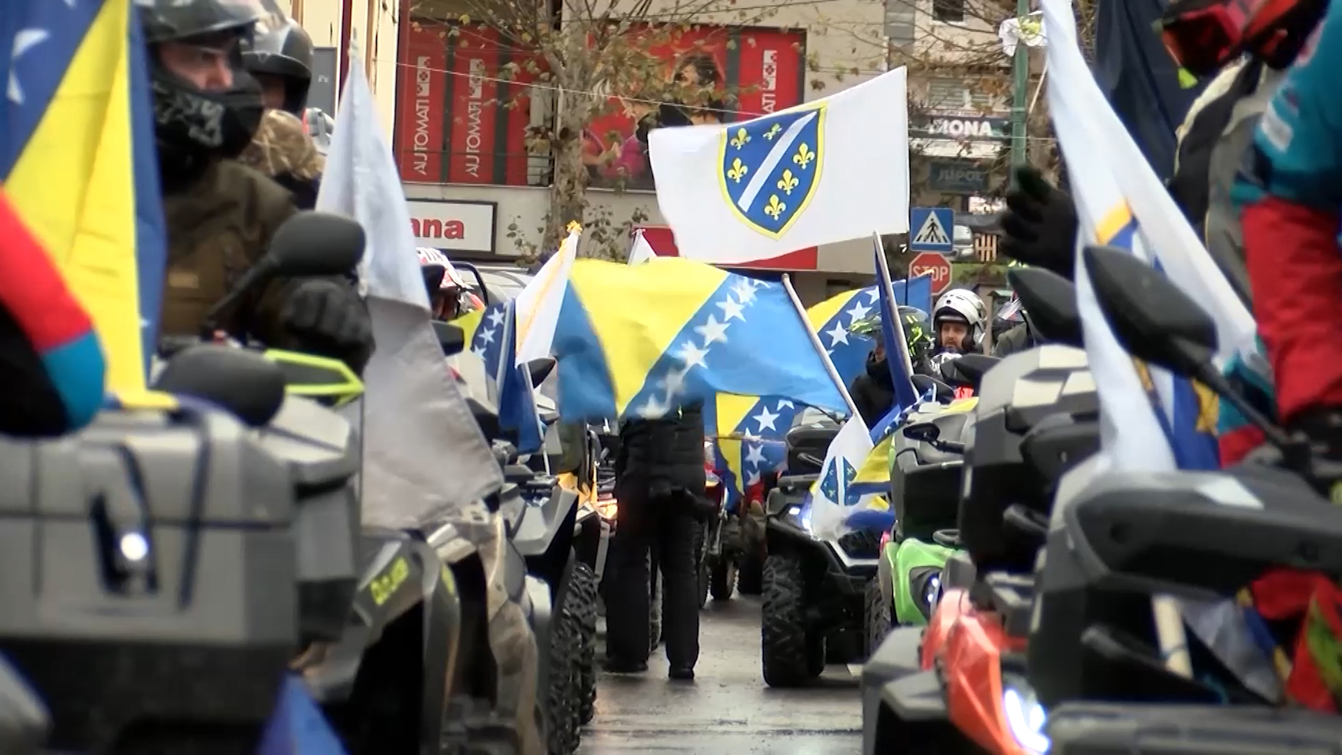 SVEČANIM DEFILEOM VOZILA ČLANOVI ATV KLUBA MOTKA OBILJEŽAVAJU DAN NEZAVISNOSTI