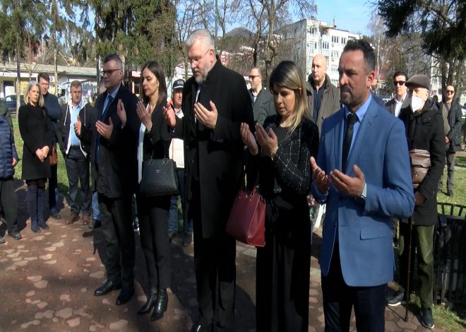 POVODOM DANA REINTEGRACIJE OPĆINE VOGOŠĆA POLOŽENO CVIJEĆE NA SPOMEN OBILJEŽJIMA