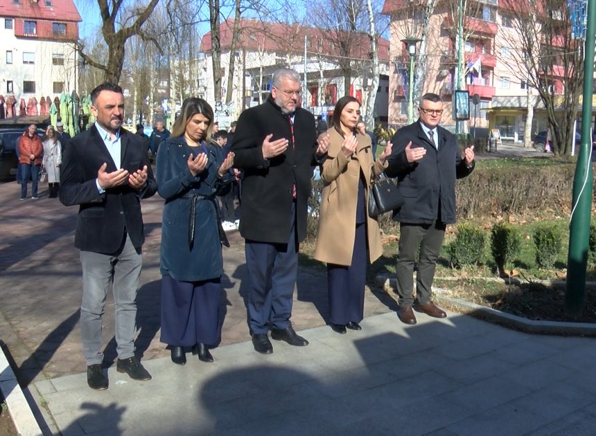 POLAGANJEM CVIJEĆA I ODAVANJEM POČASTI ŠEHIDIMA I POGINULIM BORCIMA, CŽR I UBIJENIM LOGORAŠIMA OBILJEŽEN DAN NEZAVISNOSTI BiH