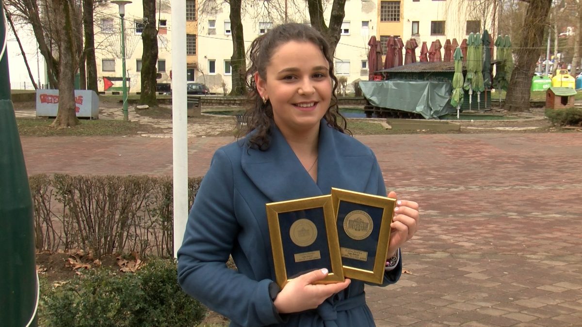 VOGOŠĆANKA NEJLA ŠEHOVIĆ DOBITNICA DVOSTRUKE ZLATNE ZNAČKE UNIVERZITETA U SARAJEVU