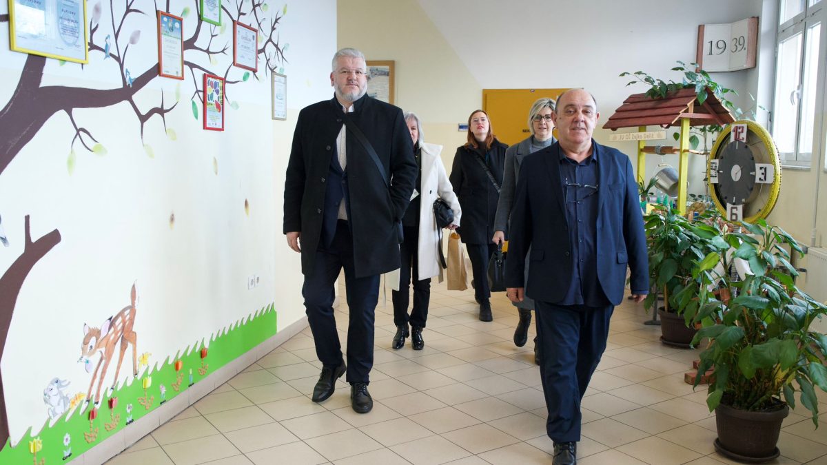 NAČELNIK HASANOVIĆ SA SARADNICAMA POSJETIO OSNOVNU ŠKOLU “ZAJKO DELIĆ”