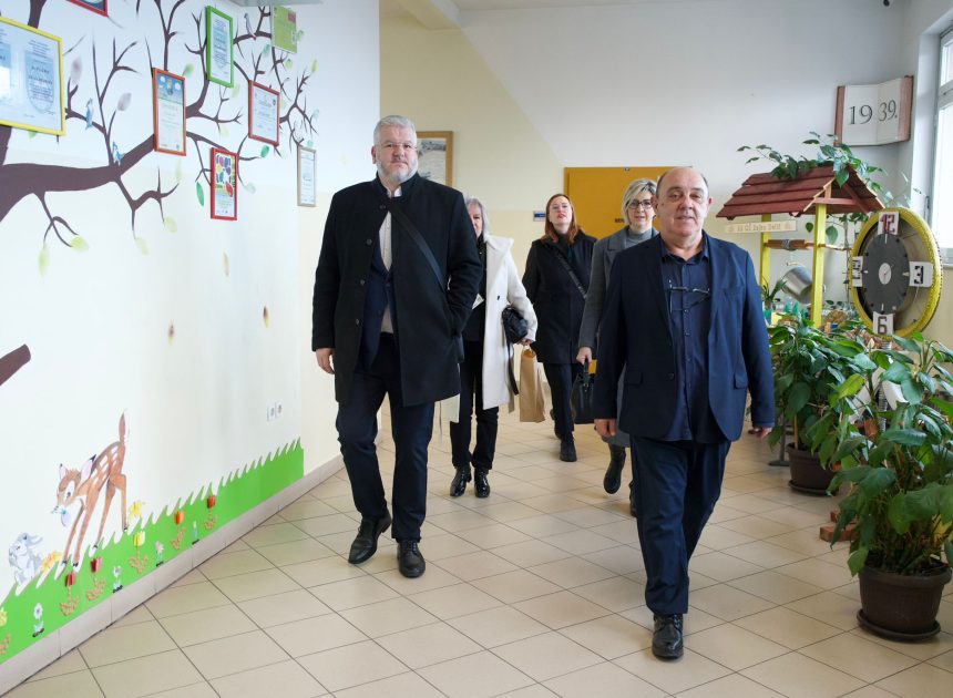 NAČELNIK HASANOVIĆ SA SARADNICAMA POSJETIO OSNOVNU ŠKOLU “ZAJKO DELIĆ”