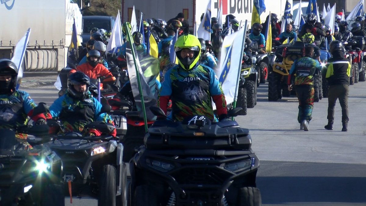 SVEČANIM DEFILEOM VOZILA ČLANOVI ATV KLUBA MOTKA OBILJEŽILI DAN NEZAVISNOSTI