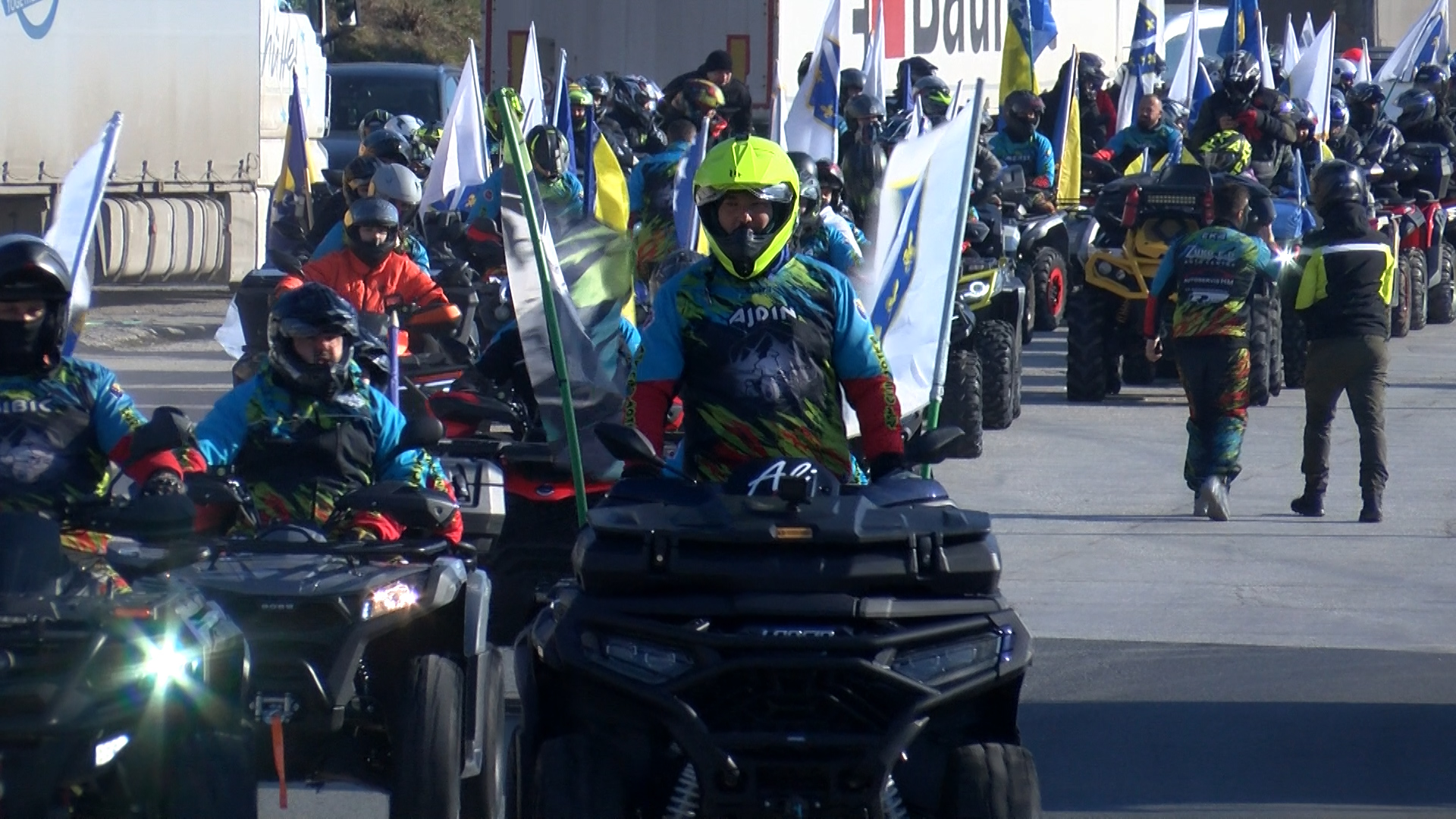 SVEČANIM DEFILEOM VOZILA ČLANOVI ATV KLUBA MOTKA OBILJEŽILI DAN NEZAVISNOSTI