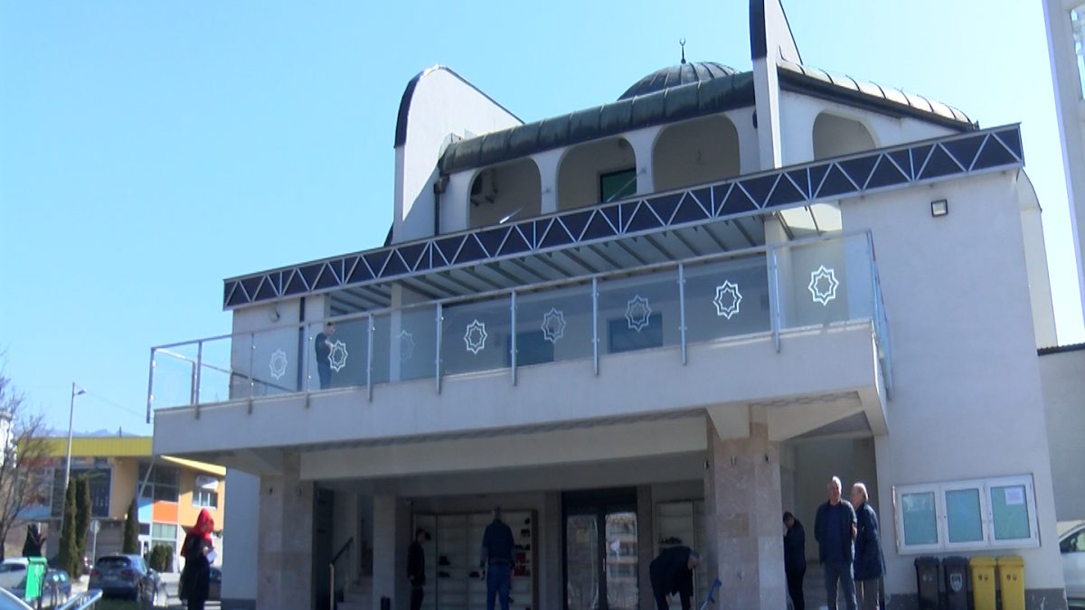 DUHOVNE AKTIVNOSTI I POSEBNA NOĆ LEJLETUL BEDRA U CENTRALNOJ DŽAMIJI U VOGOŠĆI