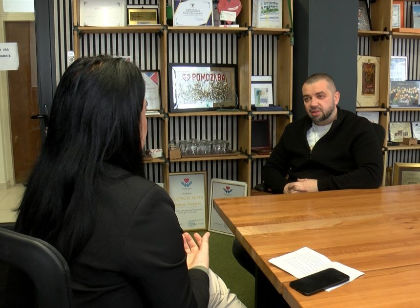 DOBITNIK ŠESTOAPRILSKE NAGRADE GRADA SARAJEVA  ZA 2026.GODINU JE ELVIR KARALIĆ, OSNIVAČ HUMANITARNE ORGANIZACIJE POMOZI.BA