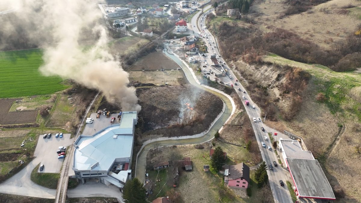 POVEĆAN BROJ POŽARA NA PODRUČJU VOGOŠĆE, NADLEŽNE SLUŽBE APELUJU NA OPREZ GRAĐANA