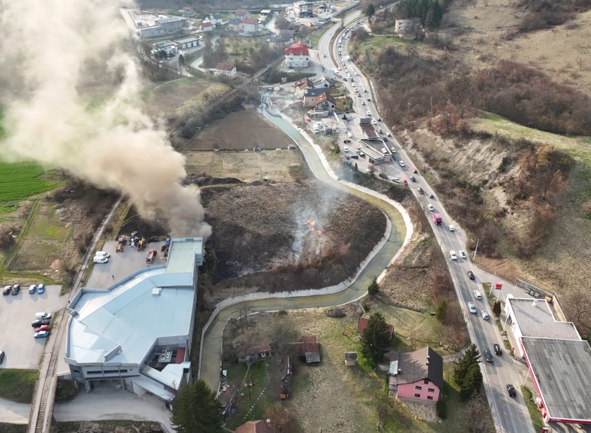 POVEĆAN BROJ POŽARA NA PODRUČJU VOGOŠĆE, NADLEŽNE SLUŽBE APELUJU NA OPREZ GRAĐANA