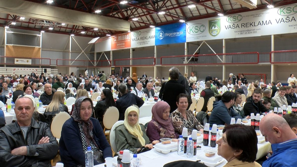 SDA ORGANIZOVALA  IFTAR U VOGOŠĆI