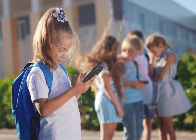 UTICAJ DRUŠTVENIH MREŽA NA MLADE: ZABAVA ILI PROBLEM