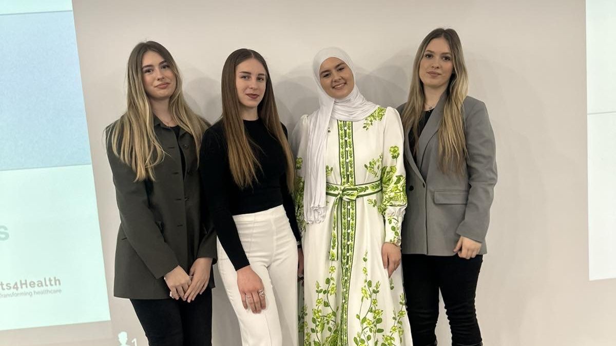 UČENICE SREDNJOŠKOLSKOG CENTRA VOGOŠĆA BRILJIRALE NA AKADEMIJI ZA MLADE PREDUZETNIKE