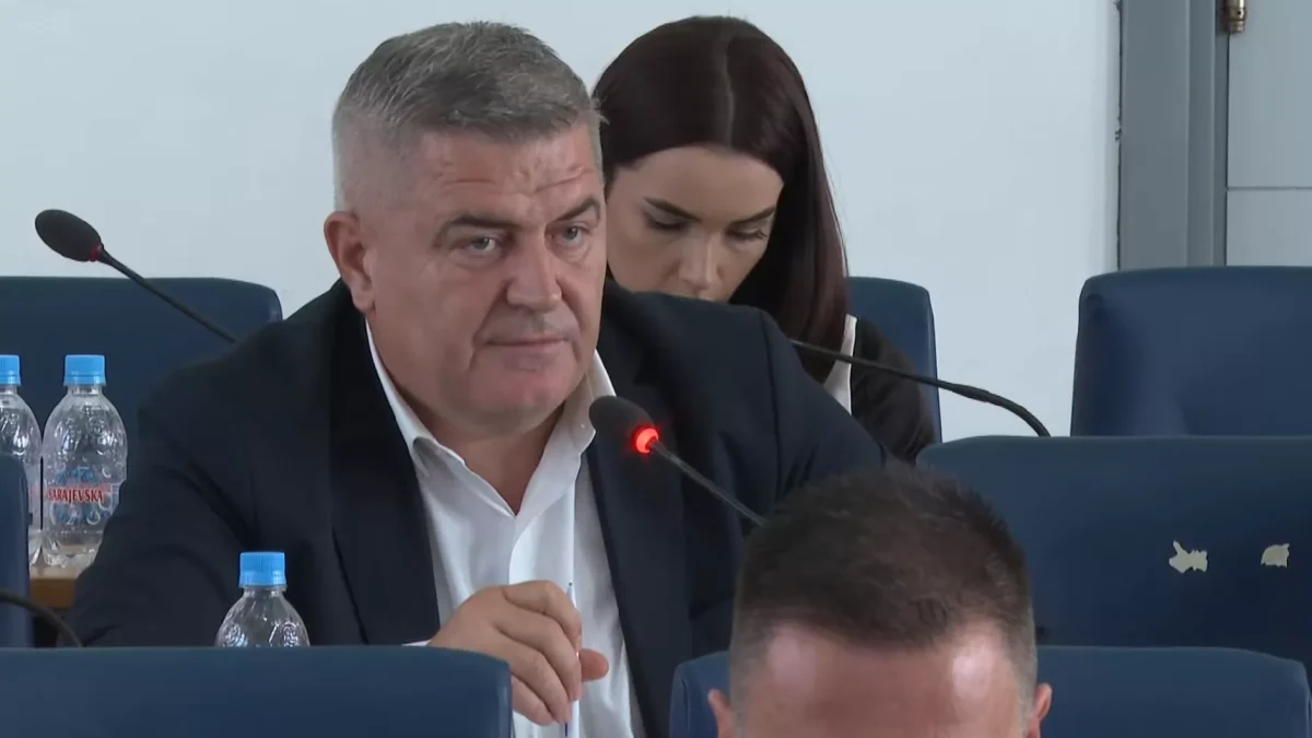 KANTONALNI ZASTUPNIK ŠALJIĆ: VLADA KANTONA SARAJEVO MORA PREUZETI ODGOVORNOST ZA PROBLEM GRIJANJA U VOGOŠĆI!